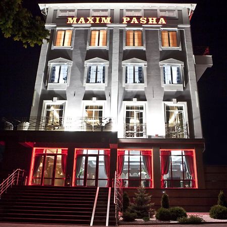 Maxim Pasha Hotel キシナウ エクステリア 写真